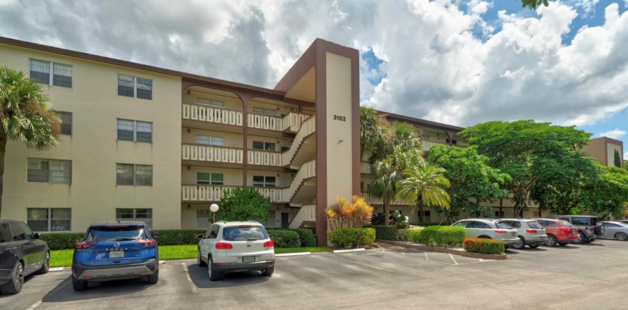 Condominio en Coconut Creek, Florida, 2 dormitorios № 2250493