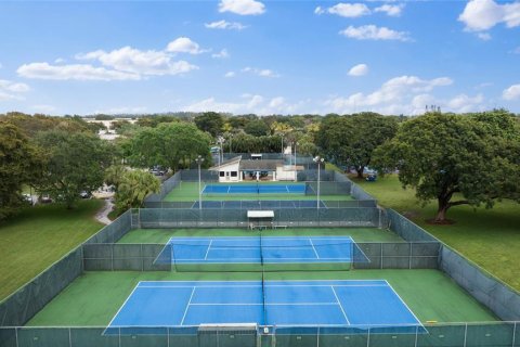 Condominio en venta en Coconut Creek, Florida, 2 dormitorios, 107.4 m2 № 2250493 - foto 16
