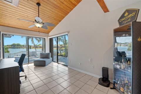 Casa en venta en Cutler Bay, Florida, 4 dormitorios, 167.97 m2 № 1775842 - foto 10