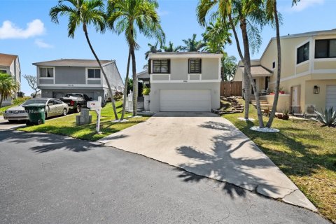 Casa en venta en Cutler Bay, Florida, 4 dormitorios, 167.97 m2 № 1775842 - foto 1