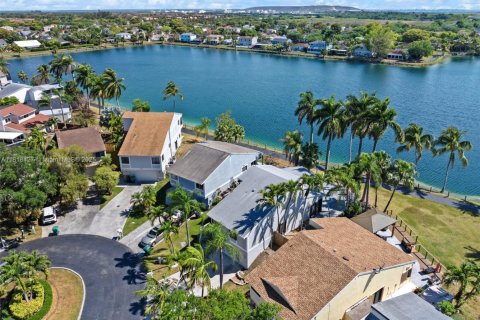 Casa en venta en Cutler Bay, Florida, 4 dormitorios, 167.97 m2 № 1775842 - foto 3
