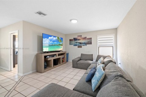 Casa en venta en Cutler Bay, Florida, 4 dormitorios, 167.97 m2 № 1775842 - foto 9