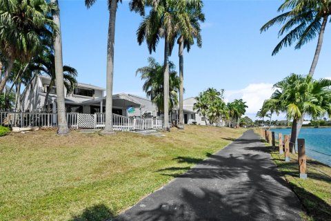 Casa en venta en Cutler Bay, Florida, 4 dormitorios, 167.97 m2 № 1775842 - foto 29