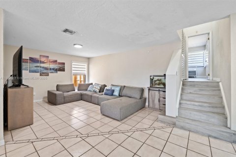 Casa en venta en Cutler Bay, Florida, 4 dormitorios, 167.97 m2 № 1775842 - foto 8