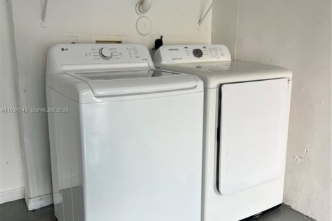 Condo in Fort Lauderdale, Florida, 2 bedrooms  № 1994901 - photo 6