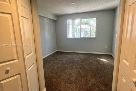 Condo in Fort Lauderdale, Florida, 2 bedrooms  № 1994901 - photo 11