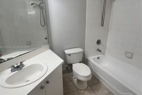 Condominio en alquiler en Fort Lauderdale, Florida, 2 dormitorios, 97.92 m2 № 1994901 - foto 13