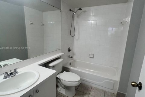 Condo in Fort Lauderdale, Florida, 2 bedrooms  № 1994901 - photo 7