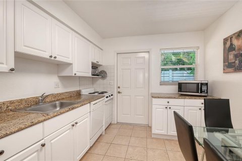 Condominio en venta en Sarasota, Florida, 2 dormitorios, 69.03 m2 № 2235568 - foto 8