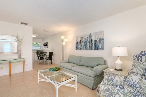 Condominio en venta en Sarasota, Florida, 2 dormitorios, 69.03 m2 № 2235568 - foto 5