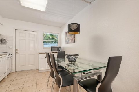 Condominio en venta en Sarasota, Florida, 2 dormitorios, 69.03 m2 № 2235568 - foto 7