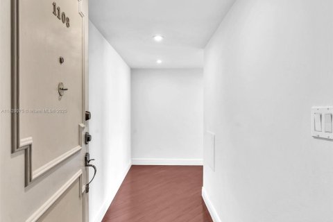 Condominio en alquiler en Aventura, Florida, 2 dormitorios, 117.8 m2 № 1937445 - foto 3