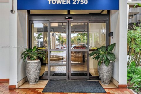 Condominio en alquiler en Aventura, Florida, 2 dormitorios, 117.8 m2 № 1937445 - foto 2