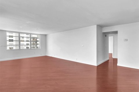 Condominio en alquiler en Aventura, Florida, 2 dormitorios, 117.8 m2 № 1937445 - foto 9