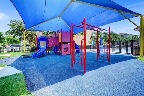 Casa en venta en Miami, Florida, 4 dormitorios, 195.56 m2 № 1972561 - foto 18