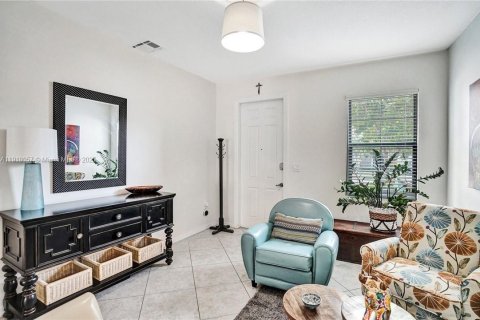 Casa en venta en Miami, Florida, 4 dormitorios, 195.56 m2 № 1972561 - foto 3