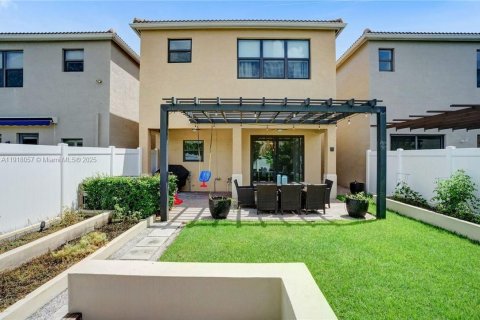 Casa en venta en Miami, Florida, 4 dormitorios, 195.56 m2 № 1972561 - foto 15