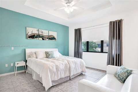 Casa en venta en Miami, Florida, 4 dormitorios, 195.56 m2 № 1972561 - foto 8