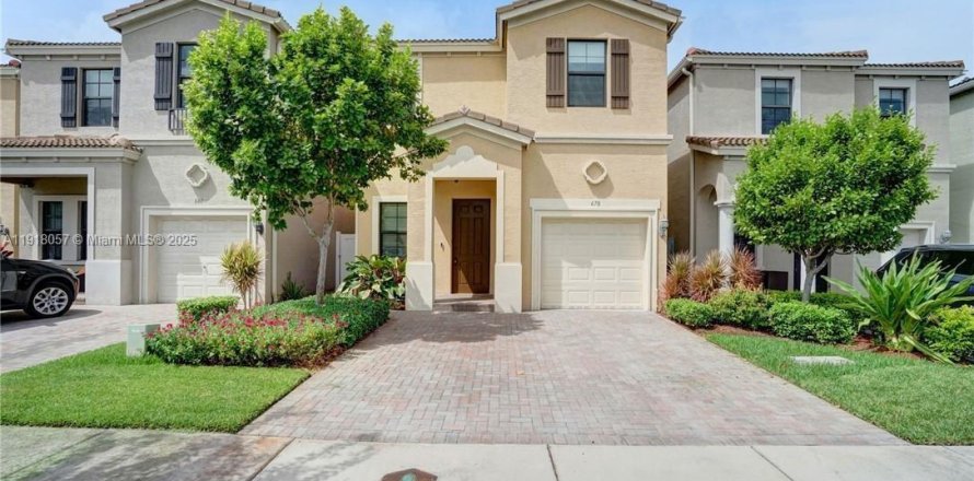 Casa en Miami, Florida 4 dormitorios, 195.56 m2 № 1972561