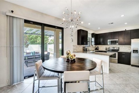 Casa en venta en Miami, Florida, 4 dormitorios, 195.56 m2 № 1972561 - foto 6