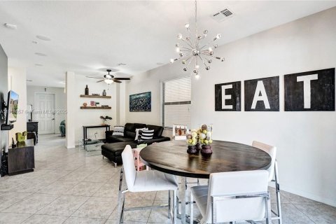 Casa en venta en Miami, Florida, 4 dormitorios, 195.56 m2 № 1972561 - foto 7