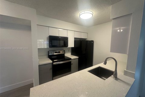 Copropriété à louer à Pembroke Pines, Floride: 2 chambres, 86.58 m2 № 1999569 - photo 9