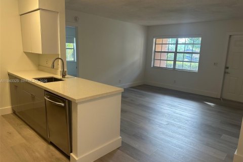 Copropriété à louer à Pembroke Pines, Floride: 2 chambres, 86.58 m2 № 1999569 - photo 10