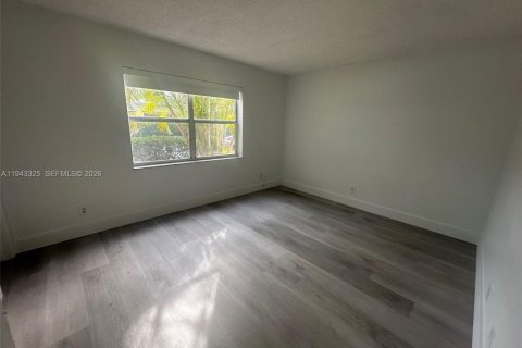 Copropriété à louer à Pembroke Pines, Floride: 2 chambres, 86.58 m2 № 1999569 - photo 6