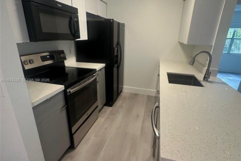 Copropriété à louer à Pembroke Pines, Floride: 2 chambres, 86.58 m2 № 1999569 - photo 8