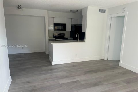 Copropriété à louer à Pembroke Pines, Floride: 2 chambres, 86.58 m2 № 1999569 - photo 3