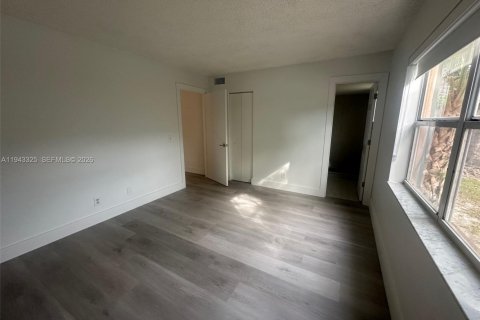 Copropriété à louer à Pembroke Pines, Floride: 2 chambres, 86.58 m2 № 1999569 - photo 12