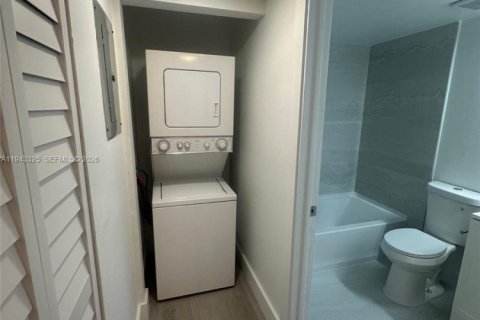 Copropriété à louer à Pembroke Pines, Floride: 2 chambres, 86.58 m2 № 1999569 - photo 14