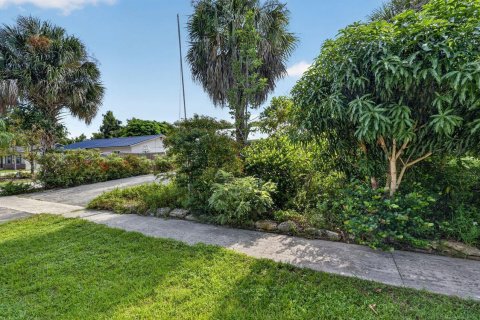 House in Jupiter, Florida 3 bedrooms, 89.37 sq.m. № 2301704