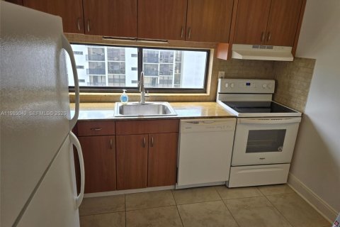 Copropriété à louer à Sunny Isles Beach, Floride: 1 chambre, 71.26 m2 № 2051699 - photo 9