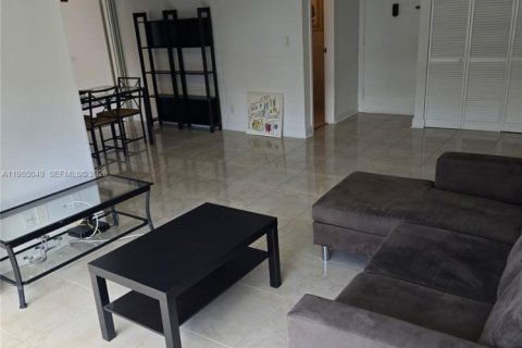 Copropriété à louer à Sunny Isles Beach, Floride: 1 chambre, 71.26 m2 № 2051699 - photo 11