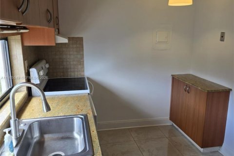 Copropriété à louer à Sunny Isles Beach, Floride: 1 chambre, 71.26 m2 № 2051699 - photo 6