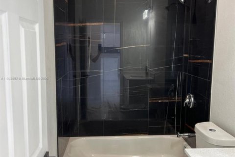 House in Lehigh Acres, Florida 3 bedrooms № 1953068 - photo 11