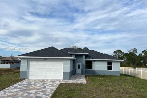 House in Lehigh Acres, Florida 3 bedrooms № 1953068 - photo 4