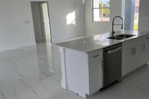 House in Lehigh Acres, Florida 3 bedrooms № 1953068 - photo 12