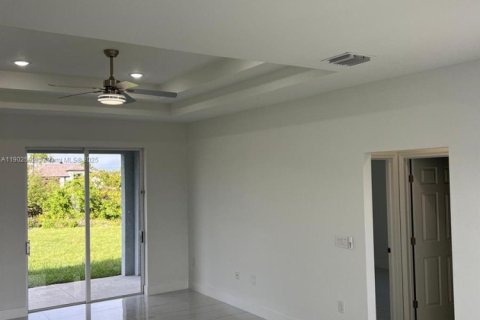 House in Lehigh Acres, Florida 3 bedrooms № 1953068 - photo 6