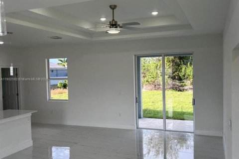 House in Lehigh Acres, Florida 3 bedrooms № 1953068 - photo 5