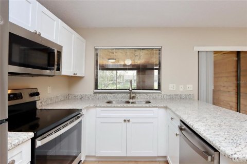 Villa ou maison à louer à Tampa, Floride: 3 chambres, 141.12 m2 № 2414973 - photo 5