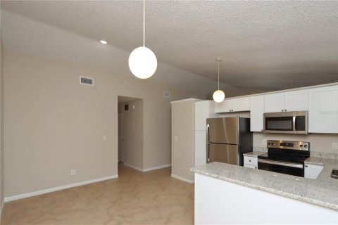 Villa ou maison à louer à Tampa, Floride: 3 chambres, 141.12 m2 № 2414973 - photo 3