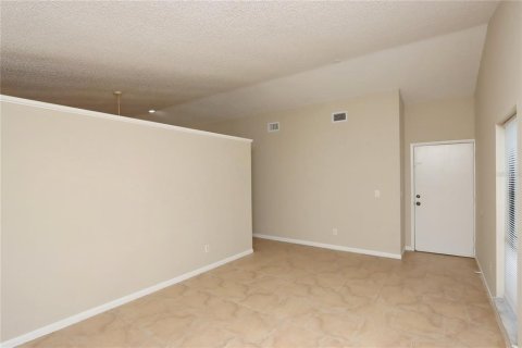 Villa ou maison à louer à Tampa, Floride: 3 chambres, 141.12 m2 № 2414973 - photo 9