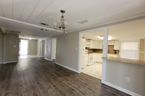 Villa ou maison à louer à Tampa, Floride: 3 chambres, 169.92 m2 № 2156560 - photo 6