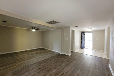 Villa ou maison à louer à Tampa, Floride: 3 chambres, 169.92 m2 № 2156560 - photo 4