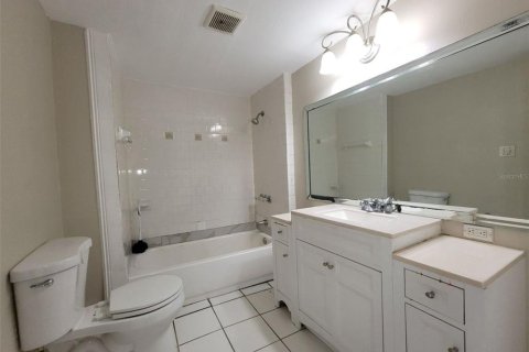 Villa ou maison à louer à Tampa, Floride: 3 chambres, 169.92 m2 № 2156560 - photo 11