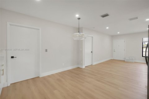 Купить виллу или дом в Окленд-Парк, Флорида 3 спальни, 125.42м2, № 2033940 - фото 9