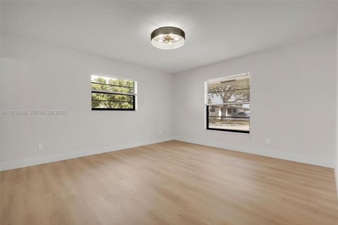 Купить виллу или дом в Окленд-Парк, Флорида 3 спальни, 125.42м2, № 2033940 - фото 13