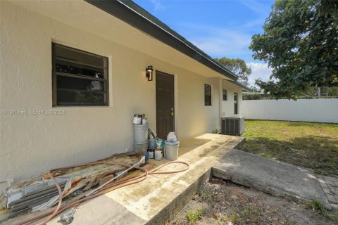 Купить виллу или дом в Окленд-Парк, Флорида 3 спальни, 125.42м2, № 2033940 - фото 28